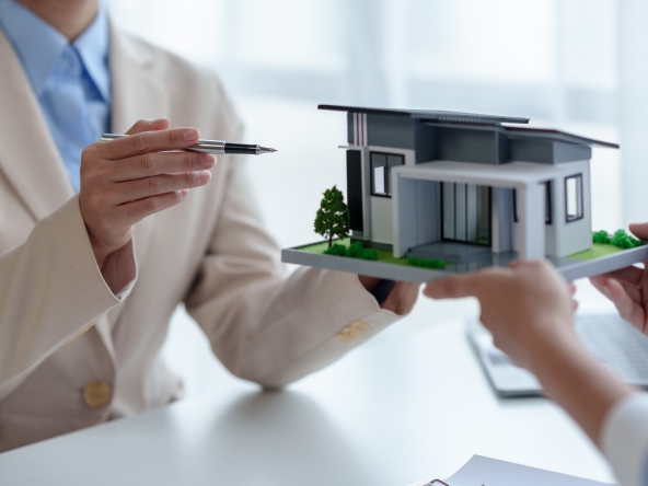 Selling-Your-House-As-Is-vs.-Making-Repairs-scaled