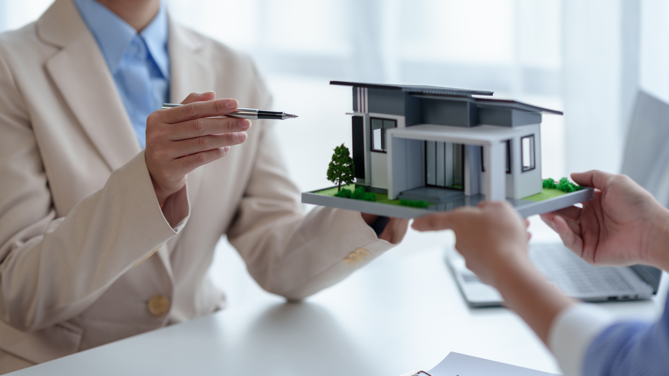 Selling-Your-House-As-Is-vs.-Making-Repairs-scaled